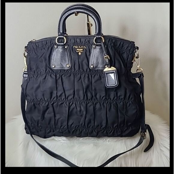 💯 Authentic Two-way Prada  Handbag 🍀 - Picture 15 of 17